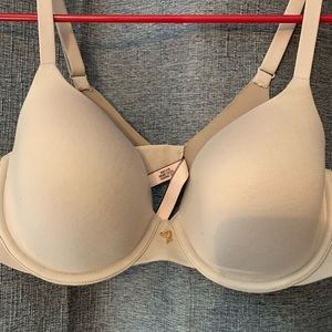 Brand new Victoria Secret underwire bra! 38 C